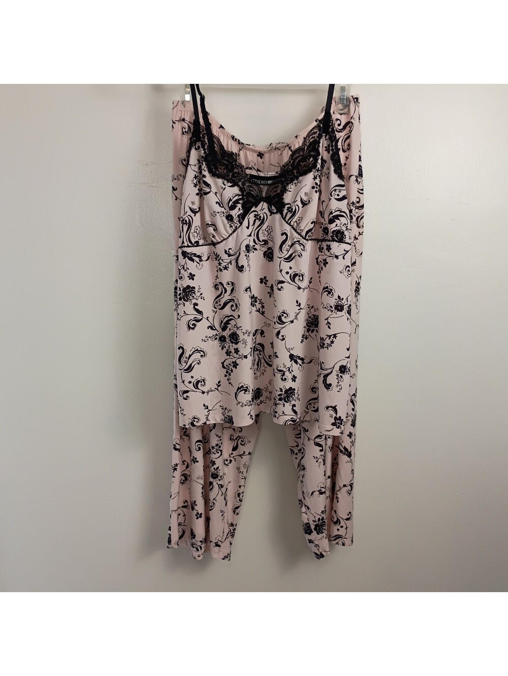 Studio Donatella 2-Piece Floral Lace Trim Cami & Capris Pajama Set L Lace Scroll